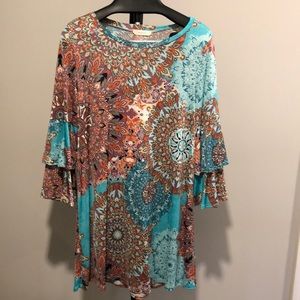 Entro long bell sleeve dress. Size medium.